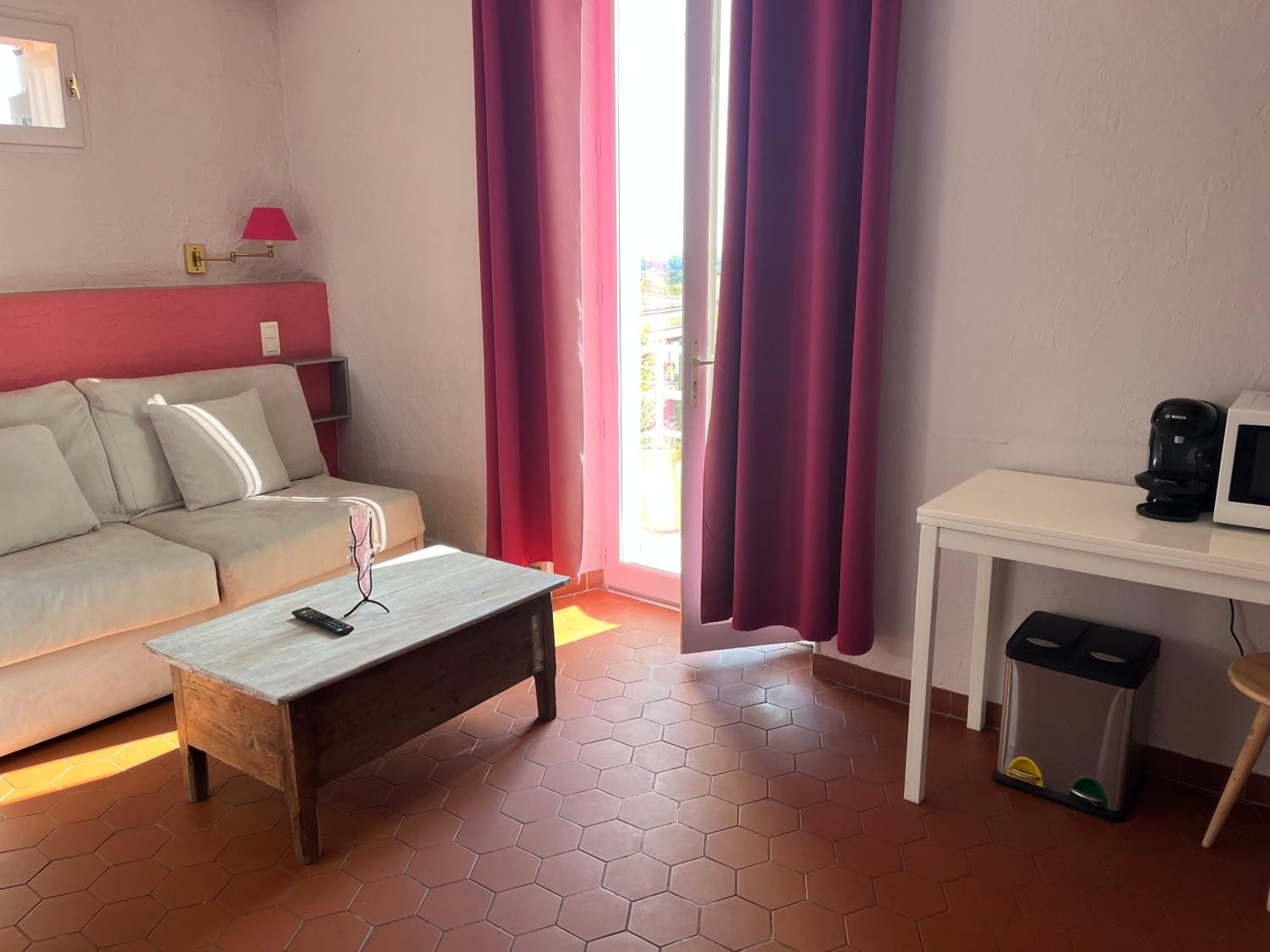 Hotel La Roseraie , Familial Ouvert Toute L'annee 3*